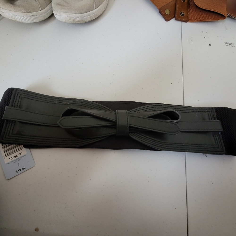 TORRID black faux Leather, snap back bow belt sz3